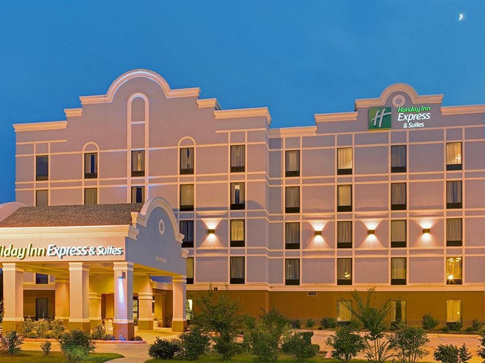 Holiday Inn Express Greenwood Exterior photo